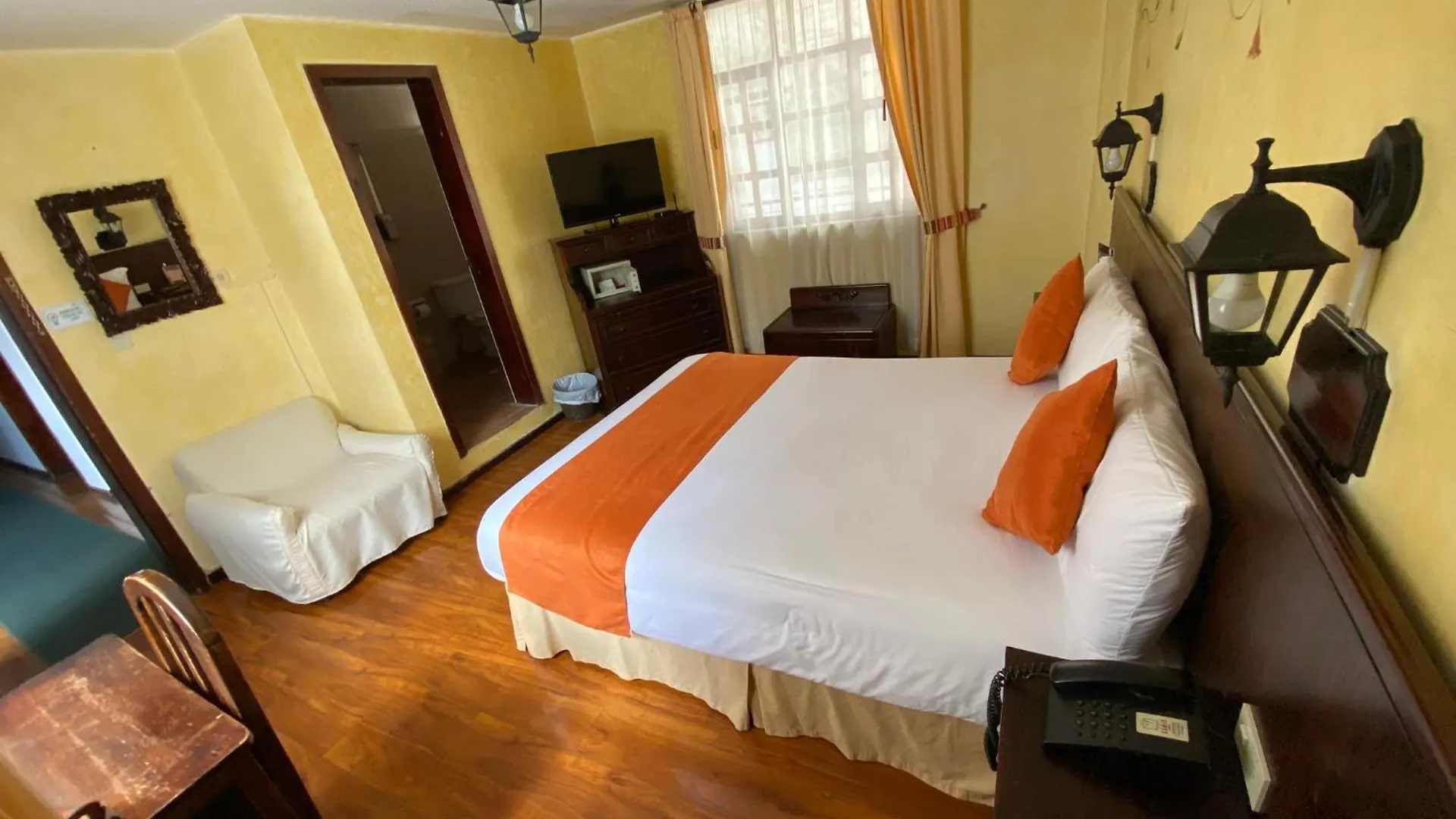 Kituandes Hotel Quito 3*,